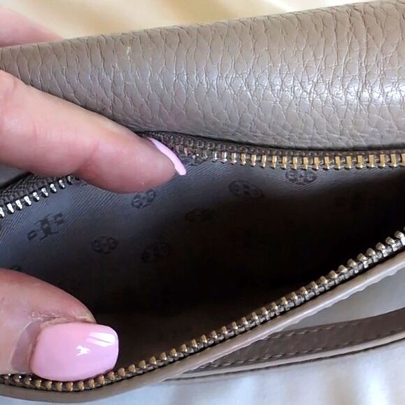 Tory Burch Britten Smartphone Bi-Fold Leather Wallet/Wristlet🩶Gray - Picture 11 of 17